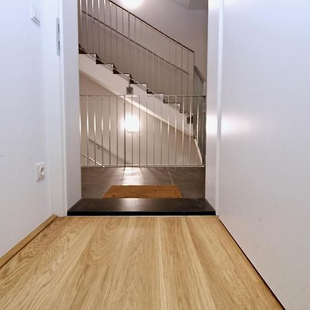 Red Flower Apartment With Pool - 5 Min To Lake Viena Exterior foto